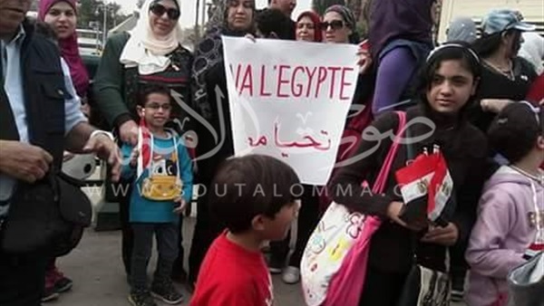 بالصور: الأمن يمنع منظمات مجتمع مدنى من دخول الأهرامات