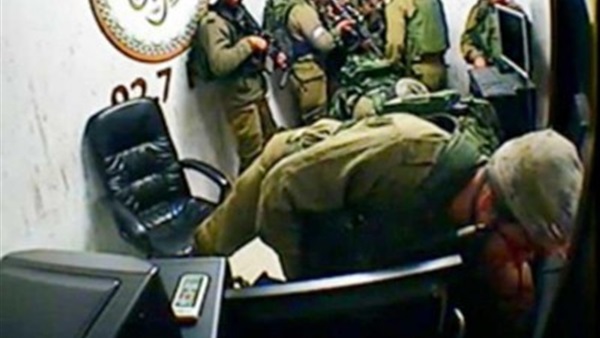 قوات الاحتلال الإسرائيلي تغلق اذاعة دريم الفلسطينية بالخليل