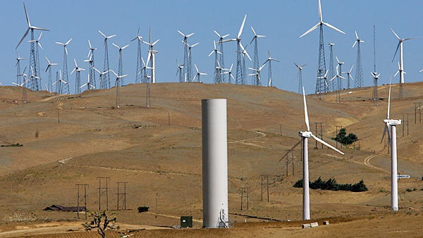 مصر تبدأ تشغيل محطة ضخمة لطاقة الرياح