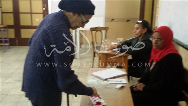 بالصور.. إقبال محدود من الناخبين بلجان قصر النيل