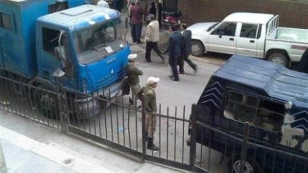 وفد دولي يتفقد لجان إحدى مدارس المطرية وفد دولي يتفقد لجان إحدى مدارس المطرية