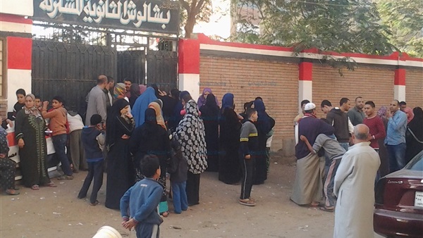 توجيهات لأصوات الناخبين أمام لجنة المعدات الثقيلة في الإسماعيلية توجيهات لأصوات الناخبين أمام لجنة المعدات الثقيلة في الإسماعيلية