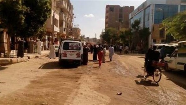 مرشحو دائرة مصر القديمة يواصلون حشد الناخبين بالأموال والميكروباصات مرشحو دائرة مصر القديمة يواصلون حشد الناخبين بالأموال والميكروباصات