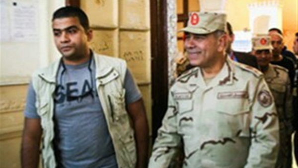 "قائد المنطقه المركزيه العسكريه" يزور لجأن مدرسه الدوبارة لتفقد سير العمليه الانتخابيه لجوله الاعادة "قائد المنطقه المركزيه العسكريه" يزور لجأن مدرسه الدوبارة لتفقد سير العمليه الانتخابيه لجوله الاعادة