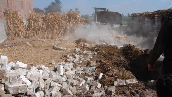  بالصور.. إزالة 148 حالة تعدٍ على الأراضي الزراعية بالمنيا