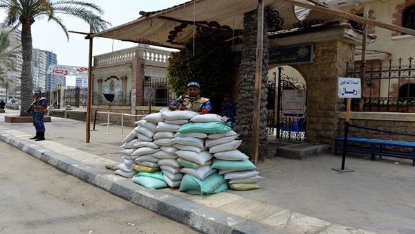 تأخر فتح لجنتين بدائرة "المطرية" تأخر فتح لجنتين بدائرة "المطرية"