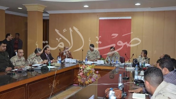 بالصور.. محافظ كفر الشيخ يتابع سير العملية الانتخابية من غرفة العمليات  