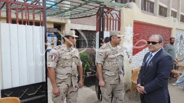 بالصور.. تكثيف أمنى لقوات الجيش والشرطة أمام لجان الاقتراع بالقليوبية بالصور.. تكثيف أمنى لقوات الجيش والشرطة أمام لجان الاقتراع بالقليوبية
