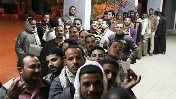 مشادات كلامية بين أنصار المرشحين أمام مجمع المدارس بالمرج