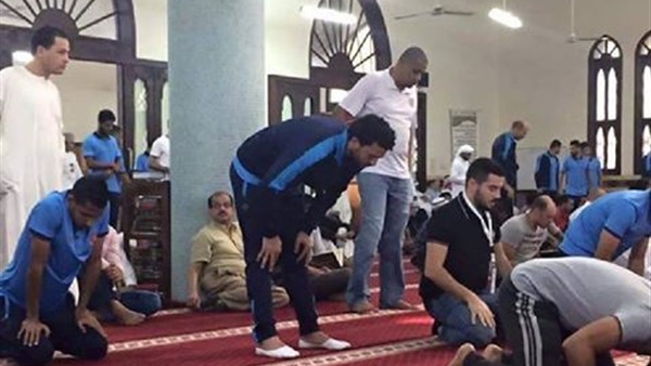 بعثة الأهلي تؤدي صلاة الجمعة بـ"دبي"
