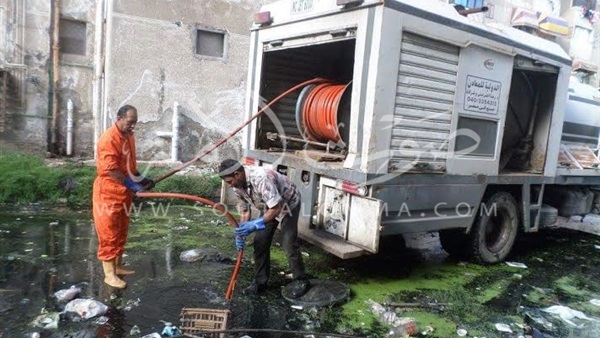 بالصور.. تطهير بالوعات الصرف الصحي بمنطقة الوفاء ببورسعيد بالصور.. تطهير بالوعات الصرف الصحي بمنطقة الوفاء ببورسعيد