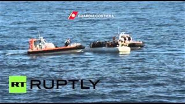 بالفيديو.. لحظة رصد وإنقاذ مهاجرين غير شرعيين بالبحر المتوسط بالفيديو.. لحظة رصد وإنقاذ مهاجرين غير شرعيين بالبحر المتوسط