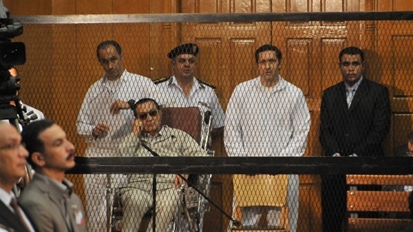تأجيل قبول تنازل مبارك ونجليه على استشكالهم فى تنفيذ عقوبتى الرد والغرامة في "القصور الرئاسية" تأجيل قبول تنازل مبارك ونجليه على استشكالهم فى تنفيذ عقوبتى الرد والغرامة في "القصور الرئاسية"