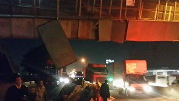 خسائر مادية فى انهيار جزئى لكوبرى مشاة بقليوب