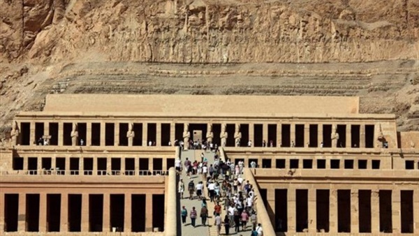 ارتفاع نسبة الإشغال السياحي بالفنادق الثابتة بالأقصر إلى 27 % ارتفاع نسبة الإشغال السياحي بالفنادق الثابتة بالأقصر إلى 27 %