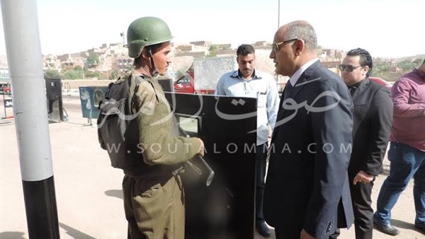 بالصور.. مدير أمن أسوان يتفقد الأكمنة الثابتة والمتحركة بالصور.. مدير أمن أسوان يتفقد الأكمنة الثابتة والمتحركة