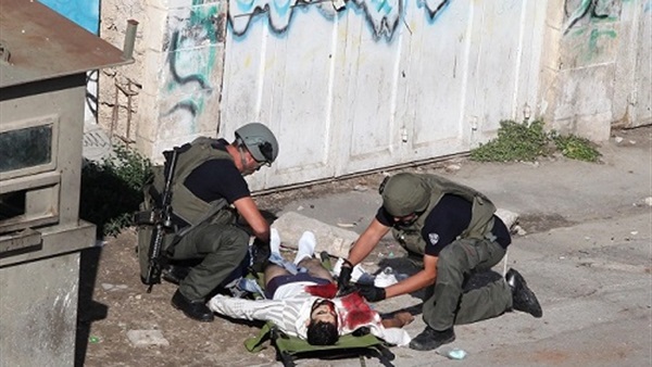 استشهاد فلسطيني خلال طعنه إسرائيليا في مدينة الخليل استشهاد فلسطيني خلال طعنه إسرائيليا في مدينة الخليل