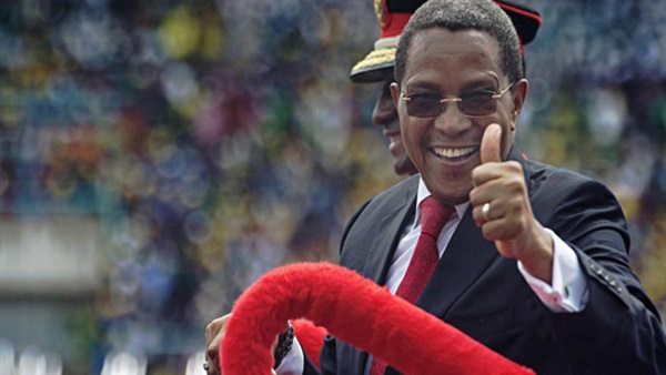 «رئيس تنزانيا» الجديد يعلن الحرب على الفساد ويقيل عددًا من المسؤولين
