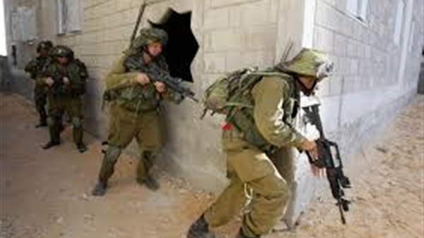 جرح اسرائيليين اثنين بطعنات سكين ومقتل المهاجم الفلسطيني في الخليل جرح اسرائيليين اثنين بطعنات سكين ومقتل المهاجم الفلسطيني في الخليل