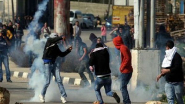إصابة طلبة فلسطينيين جراء إطلاق الاحتلال قنابل الغاز داخل مدرسة 