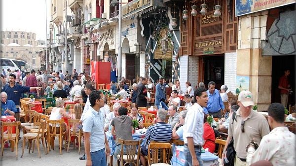 إزالة 5 قهاوى و70 محل تجارى في حملة مكبرة بـالزقازيق إزالة 5 قهاوى و70 محل تجارى في حملة مكبرة بـالزقازيق