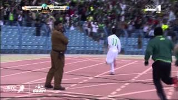 بالفيديو.. الأهلي ينهي الشوط الأول متقدماً على الهلال بهدف نظيف في الدوري السعودي