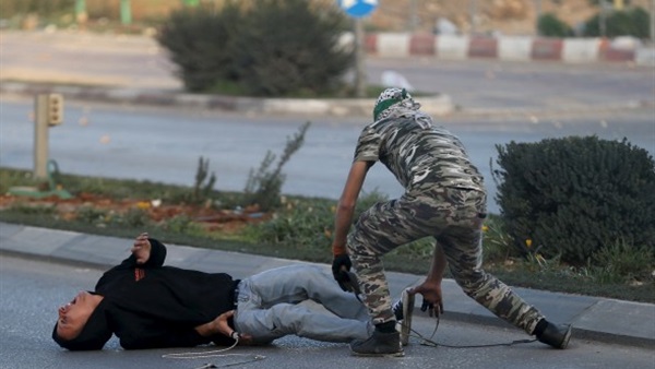 جرح فلسطيني بعد إطلاقه النار على إسرائيليين في الضفة الغربية جرح فلسطيني بعد إطلاقه النار على إسرائيليين في الضفة الغربية