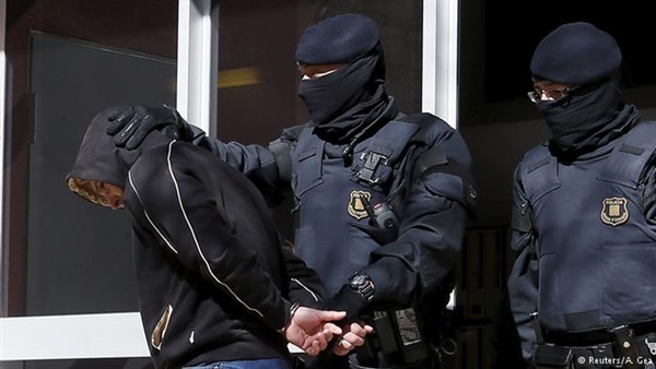 اعتقال شخصين بأسبانيا بتهمة تجنيد قصر للانضمام لداعش اعتقال شخصين بأسبانيا بتهمة تجنيد قصر للانضمام لداعش