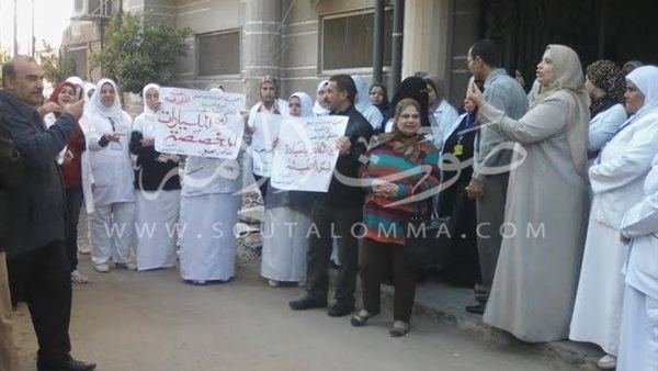 بالصور.. تظاهر العاملين بمستشفى المبرة في طنطا بالصور.. تظاهر العاملين بمستشفى المبرة في طنطا