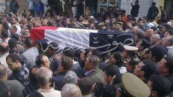 بالصور .. تشيع جثمان شهيد تفجير العريش في جنازة مهيبة بالمنيا
