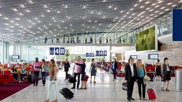 مطارات باريس: سحب تصريح دخول الأماكن الحساسة من 70 موظفا 