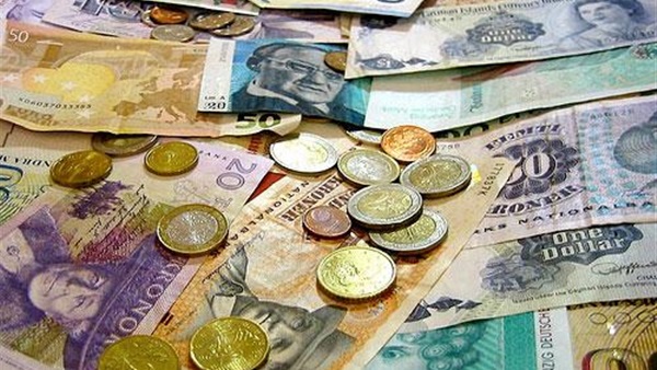 استقرار العملات الأجنبية أمام الجنيه والدولار يسجل 7.83 جنيه 
