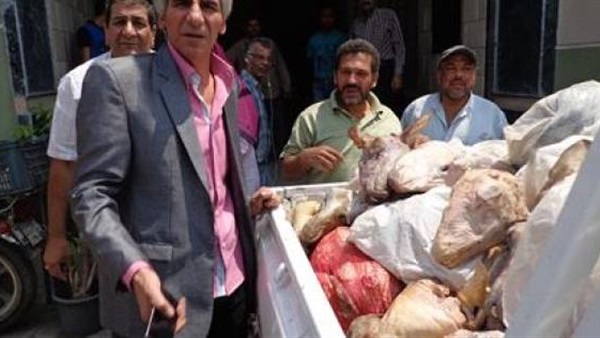 ضبط 53 كيلو لحوم ودواجن فاسدة بمطعم شهير في الإسماعيلية