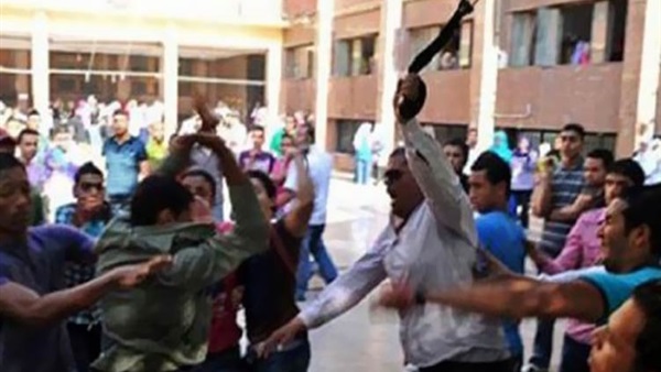 ولي أمر يعتدي على معلم ويصيبه بنزيف حاد فى الرأس بالجيزة ولي أمر يعتدي على معلم ويصيبه بنزيف حاد فى الرأس بالجيزة