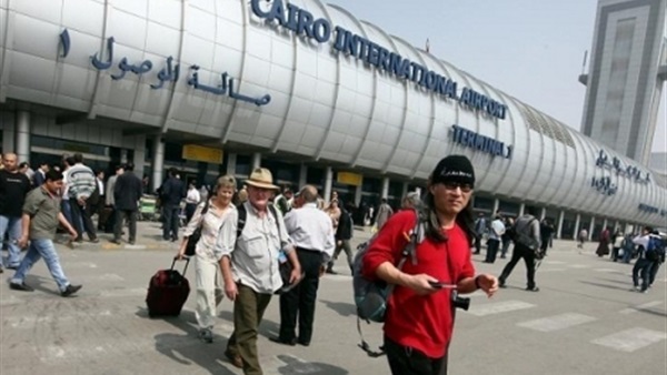 وصول 5574 سائحا إلى مطار القاهرة