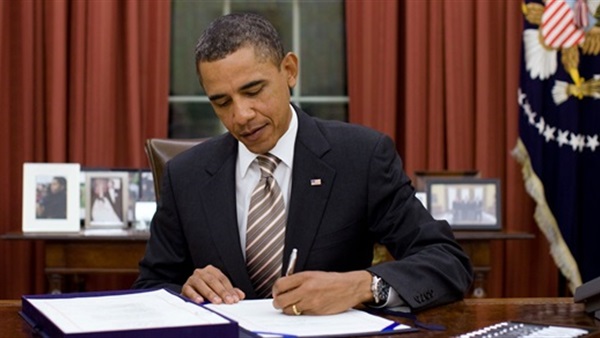 أوباما يوقع على مشروع قانون بتمويل مؤقت للحكومة الاتحادية لتجنب وقف انشطتها