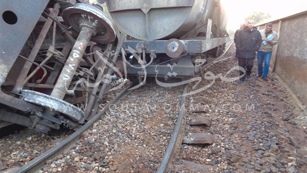 بالصور.. هيئة السكة الحديد تواصل رفع اثار حادث قطار السويس 