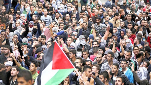 مسيرة بغزة تطالب الأمم المتحدة بالضغط على إسرائيل لاسترداد جثامين شهداء الانتفاضة