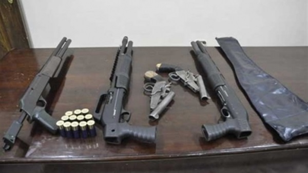 ضبط 4 قطع سلاح غير مرخصة بحوزتة متهمين بالمنيا ضبط 4 قطع سلاح غير مرخصة بحوزتة متهمين بالمنيا