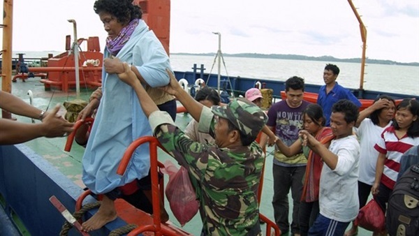 العثور على 4 ناجين إثر فقدان عبارة فى إندونيسيا