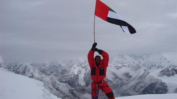 إماراتي يصل لأعلى قمة جبلية فى البلاد إماراتي يصل لأعلى قمة جبلية فى البلاد