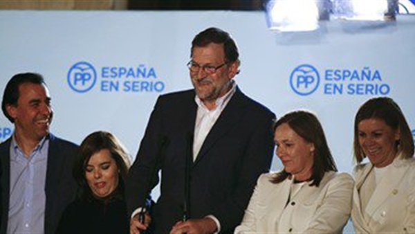 رئيس الحكومة الإسبانية المنتهية ولايته: سأحاول تشكيل حكومة جديدة