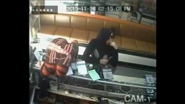 بالفيديو .. منتقبتان تنفذان عملية سرقة لمحل مجوهرات بطريقة جهنمية بالدقهلية بالفيديو .. منتقبتان تنفذان عملية سرقة لمحل مجوهرات بطريقة جهنمية بالدقهلية