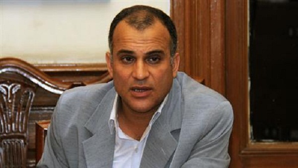 «هاشم ربيع» لـ«اليزل» أنت إنسان غريب الشكل «هاشم ربيع» لـ«اليزل» أنت إنسان غريب الشكل