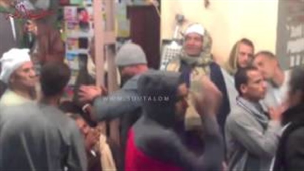 بالفيديو.. أهالى المنيا يحتفلون بالمولد النبوي على الطريقة الصوفية بالفيديو.. أهالى المنيا يحتفلون بالمولد النبوي على الطريقة الصوفية