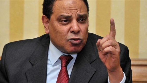 «الأسواني»لـ« الصحفيين»:سأهاجر إلى جزر القمر من أشكالكم الكئيبة «الأسواني»لـ« الصحفيين»:سأهاجر إلى جزر القمر من أشكالكم الكئيبة