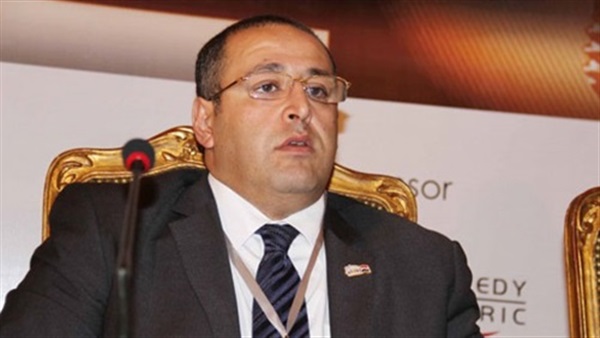 «سالمان» يشهد توقيع عقد توريد 6 أوناش عملاقة لشركة الإسكندرية لتداول الحاويات «سالمان» يشهد توقيع عقد توريد 6 أوناش عملاقة لشركة الإسكندرية لتداول الحاويات