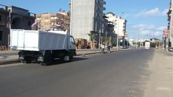 بالصور.. حملات مكبرة لتجريف الرمال بطرق مدينة دمياط بالصور.. حملات مكبرة لتجريف الرمال بطرق مدينة دمياط