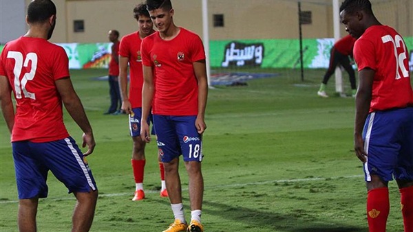 "مهاجم الأهلي" يتعرض بكدمه في الضلوع أثناء المران 