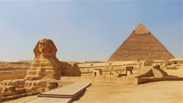 مصر تشارك العالم احتفالات العام الجديد بمهرجان ضخم من أمام الأهرامات